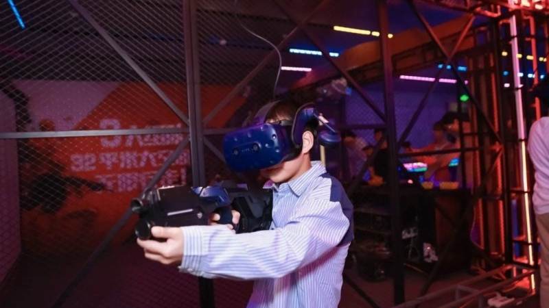 VR设备佩戴舒适度调整技巧：从压脸到平衡的实用指南